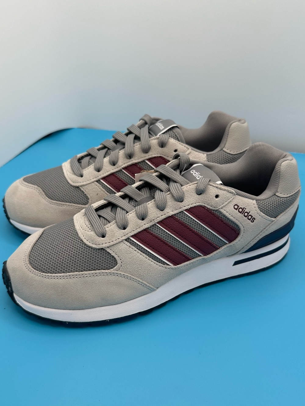 NEW! Adidas Men’s Run 80 sneaker - Men’s size 8